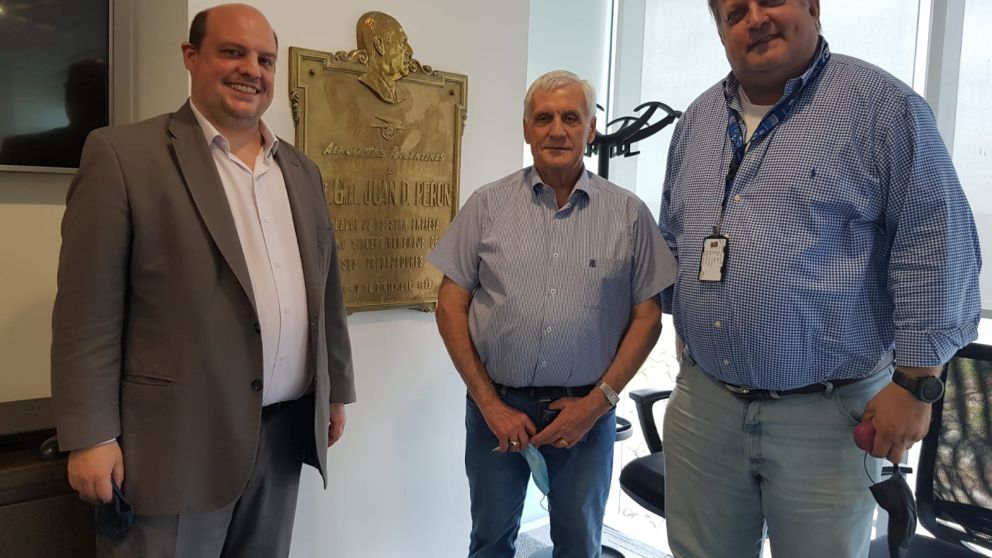 Pablo Ceriani (Aerol�neas) junto a Antonio Cal� (UOM) y Pablo Bir� (APLA)