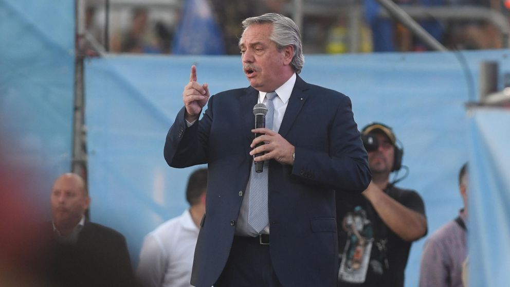 "Vamos a negociar hasta que nuestro pueblo no se vea en riesgo", dijo Alberto