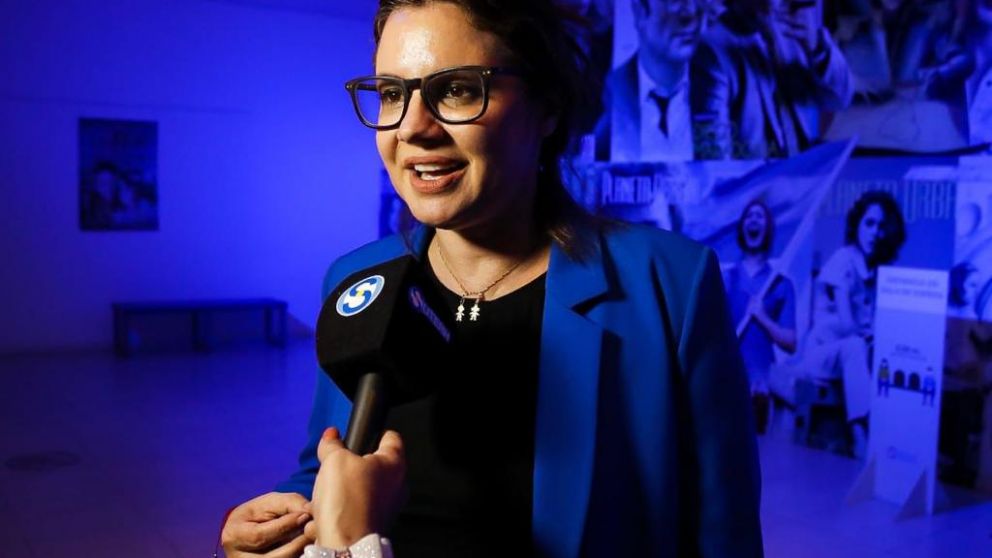 La candidata a diputada Gisela Marziotta encabezó el acto del Peronismo por la Ciudad