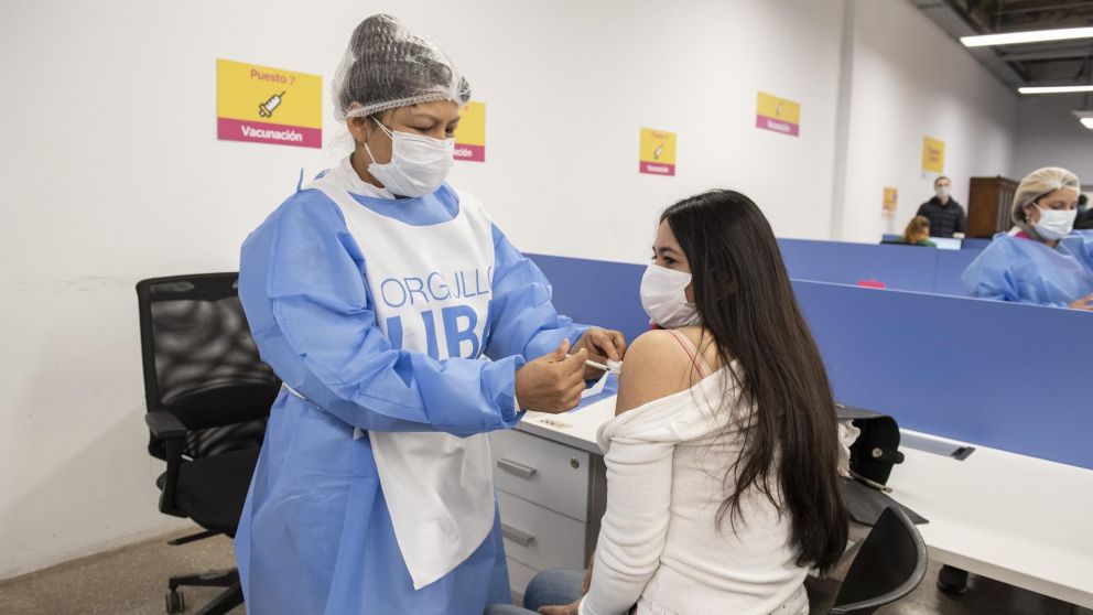 Provincia de Buenos Aires empieza a aplicar la tercera dosis de la vacuna Covid