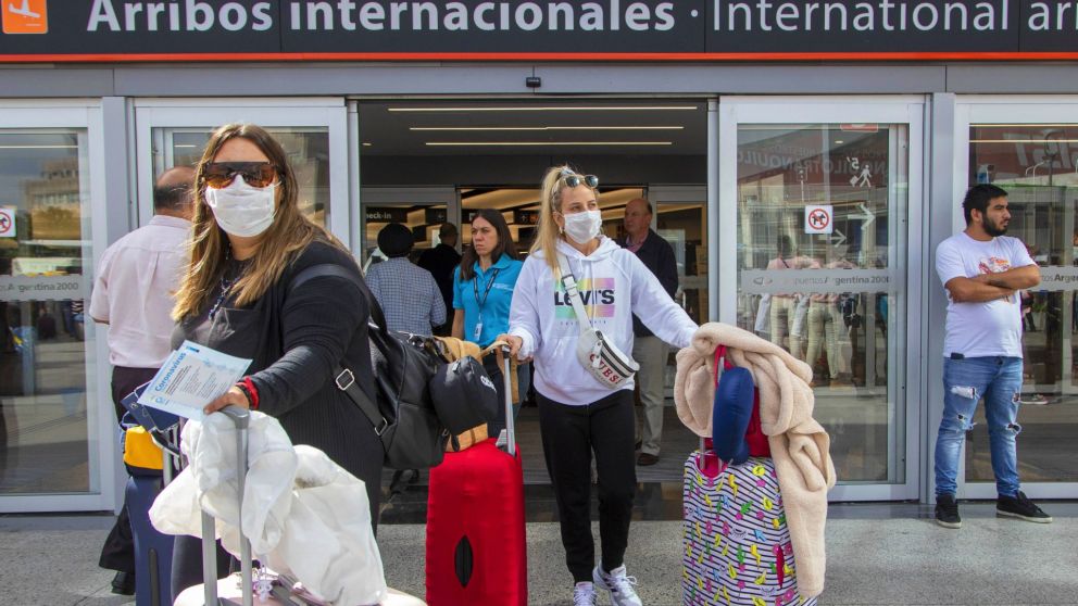 Los requisitos que deben cumplir las personas que ingresan a la argentina es para tener un mejor control de la nueva cepa