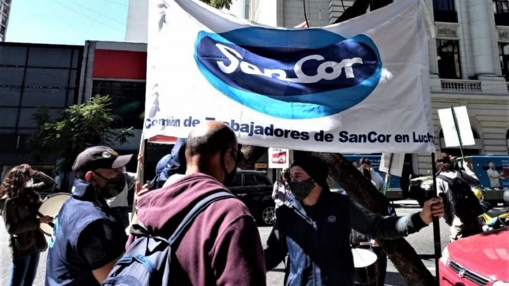 Una marca poderosa, un pasivo millonario y miles de puestos de trabajo en juego