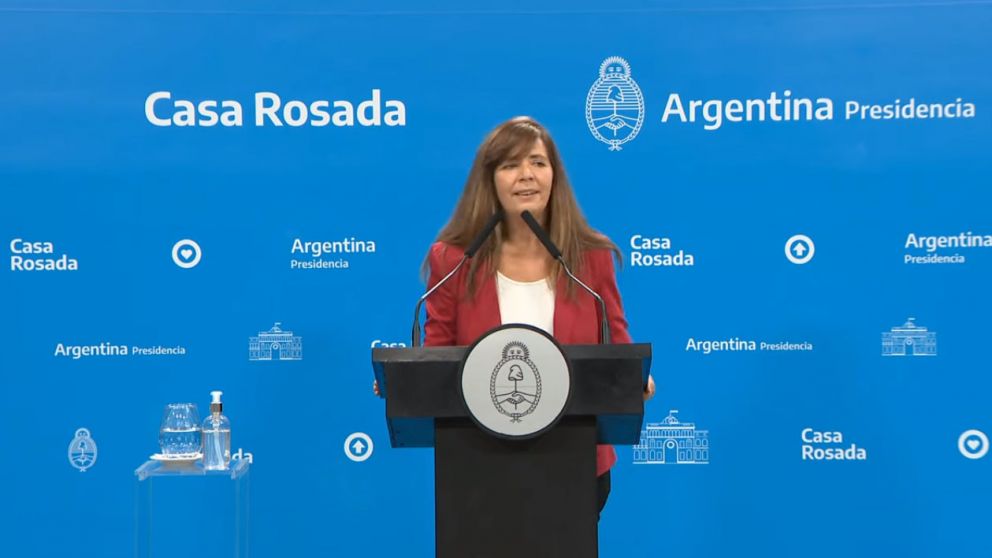 Gabriela Cerruti cumple el rol de comunicar y explicar la postura del Gobierno