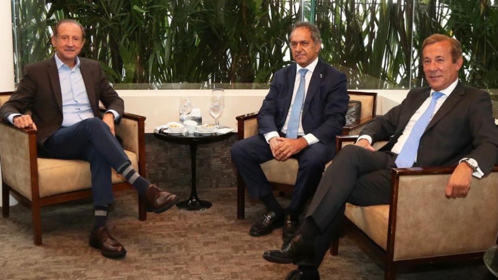 El titular de la FIesp, Paulo Skaf junto al embajador Scioli y el cónsul en San Pablo, Luis Kreckler