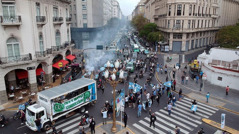 En 2020 la CGT impulsó una movilización en caravana, mientras que hubo una convocatoria virtual de parte del Gobierno