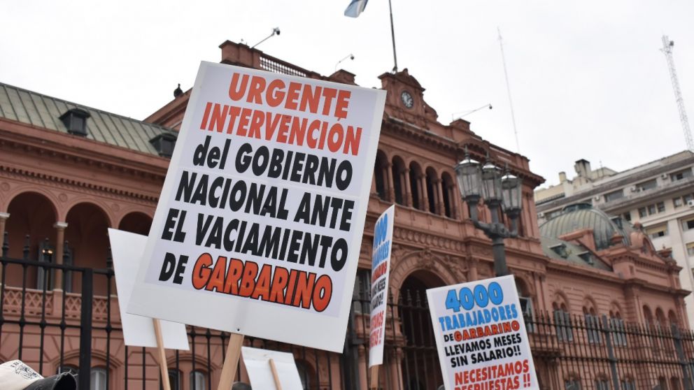 Los trabajadores hicieron una protesta y el Presidente los vio y los mand� a llamar