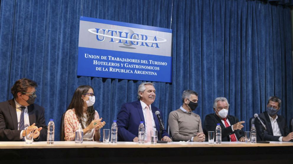 El Presidente estuvo con los ministros Moroni, Gómez Alcorta y Zabaleta y con el titular de UTHGRA, José Luis Barrionuevo