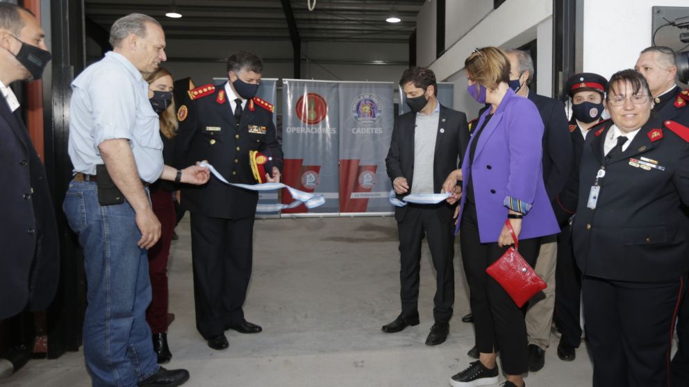 En Tapalqué, Kicillof inauguró un centro de entrenamiento de bomberos