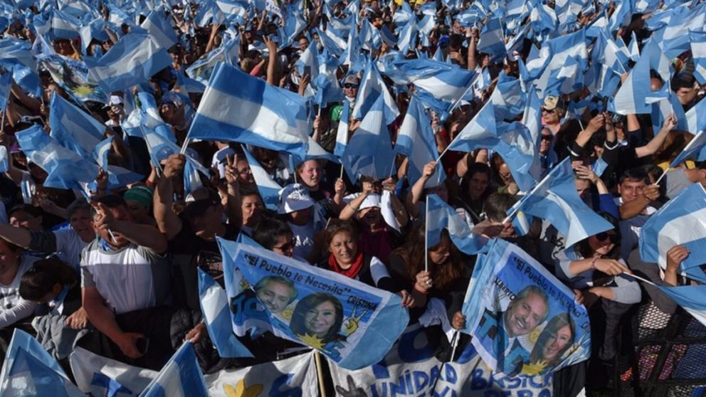 Gobierno sin acto el 17 de octubre, preocupado por falta de repunte en campaña e incremento de protesta social