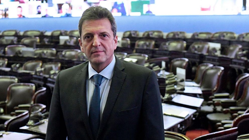 Massa presentará un proyecto para convertir los planes sociales en empleos formales