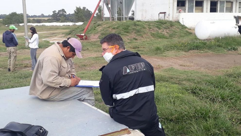 Afip realiza además operativos para controlar la registración