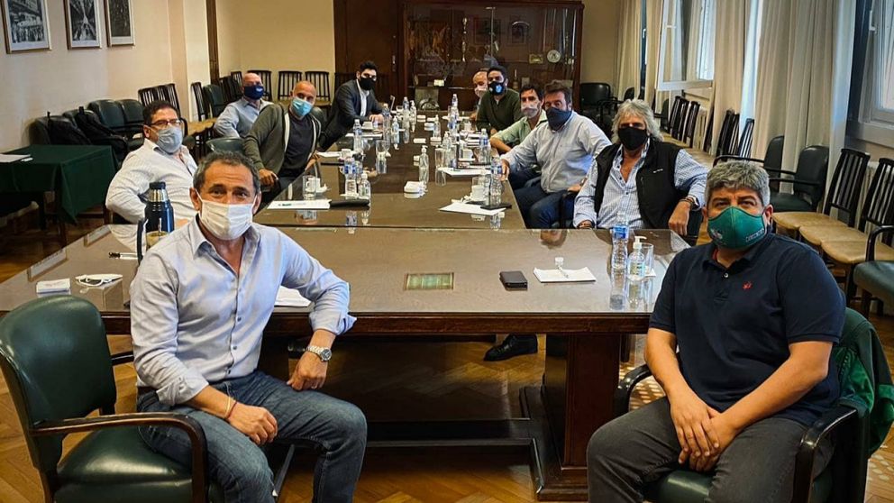 Sindicalistas, funcionarios y asesores se reunieron en la sede de la Unión Ferroviaria