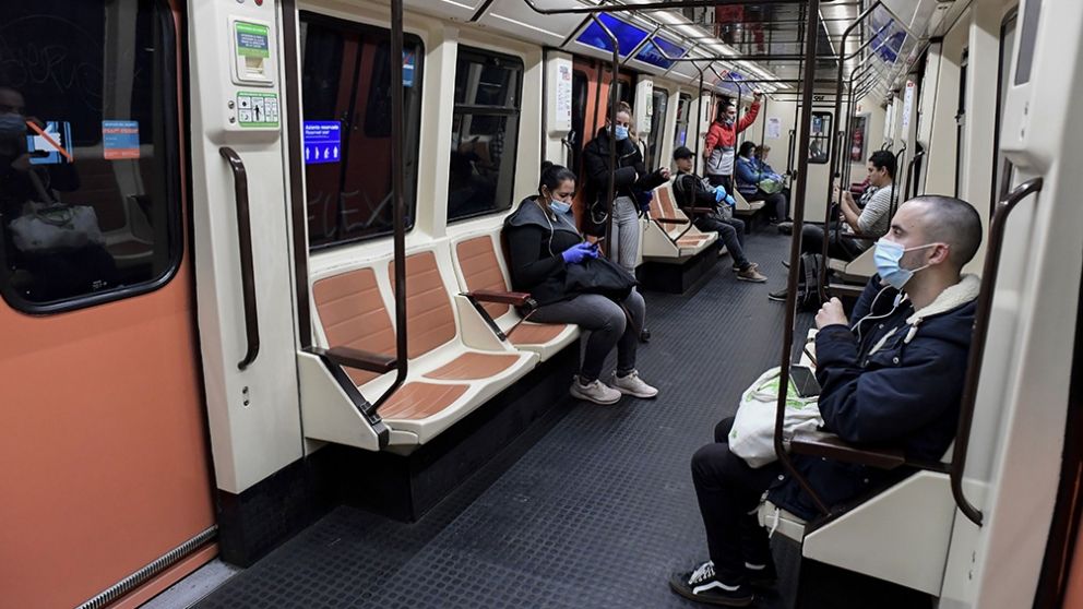Actualmente, el subte permite que que se ocupen todos los asientos y que además viajen 40 personas paradas por vagón