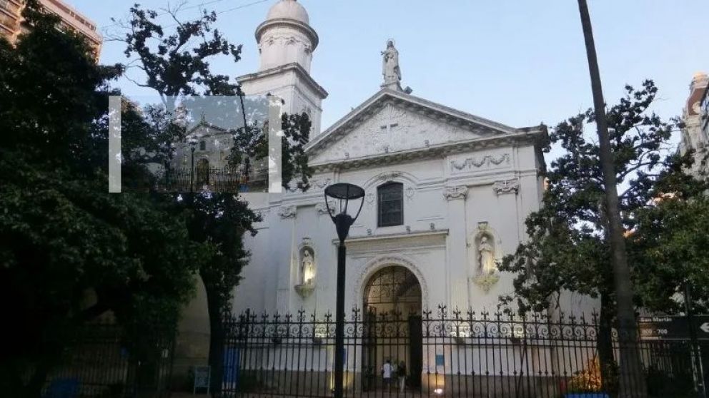La iglesia Santa Catalina de 1745, al lado de la cual el gobierno porte�o quer�a levantar la torre