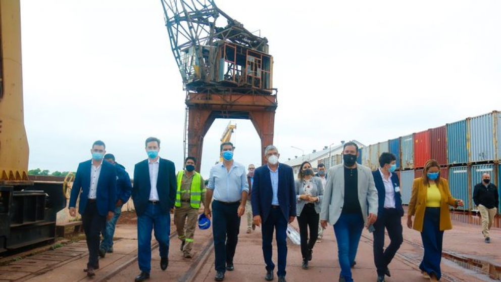 osé Beni, interventor de AGP, y el sub interventor Patricio Hogan, recorrieron los puertos Barranqueras y Las Palmas con Capitanich