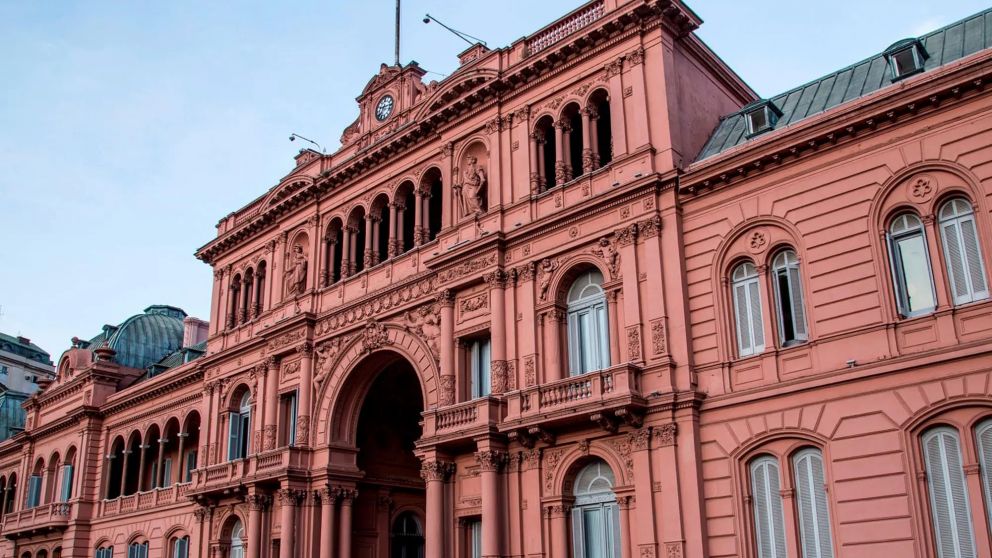 Reuniones en Casa Rosada para definir nuevas medidas y la estrategia de la campaña electoral
