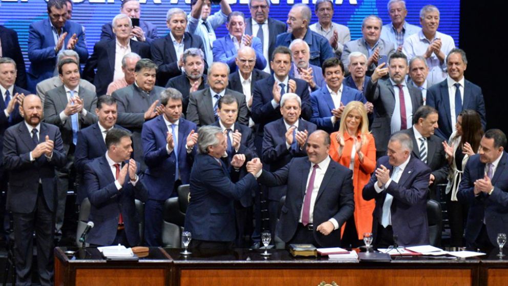 En octubre de 2019, junto al Presidente, Daer y la CGT asistieron a la asunción de Manzur en Tucumán
