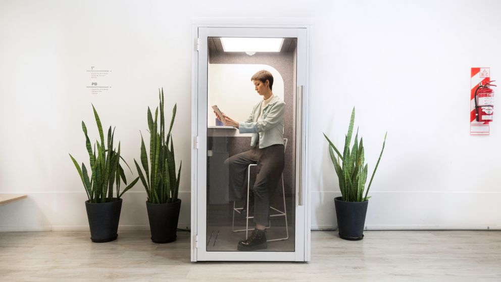De muebles de oficina a cabinas para videollamadas