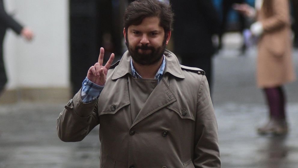 El izquierdista Boric es el candidato más joven de todos con 35 años y uno de los favoritos para entrar al balotaje