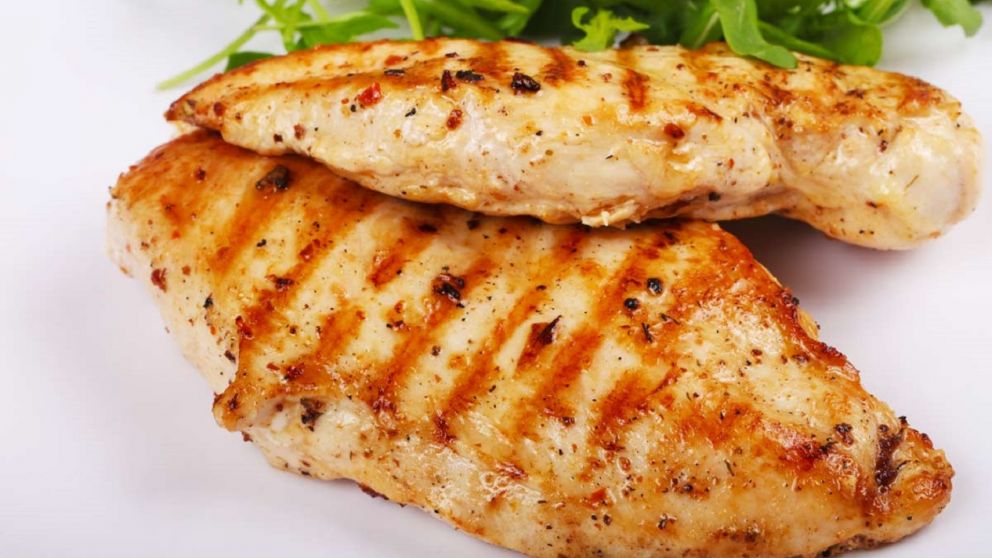 Crearon pollo con una impresora 3D y lo cocinaron con rayos láser