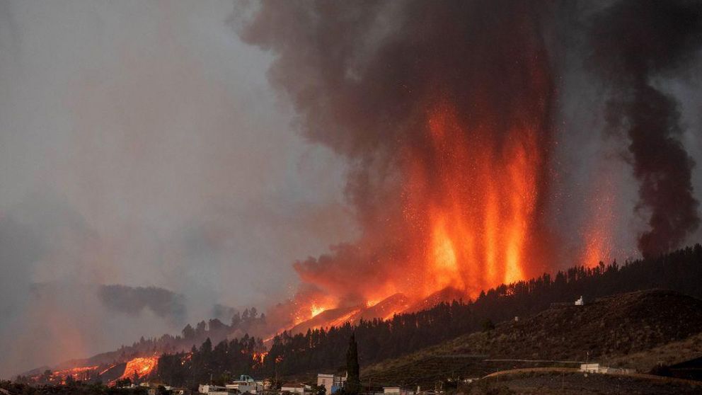 Unas cinco mil personas ya fueron evacuadas por erupción de un volcán en Canarias
