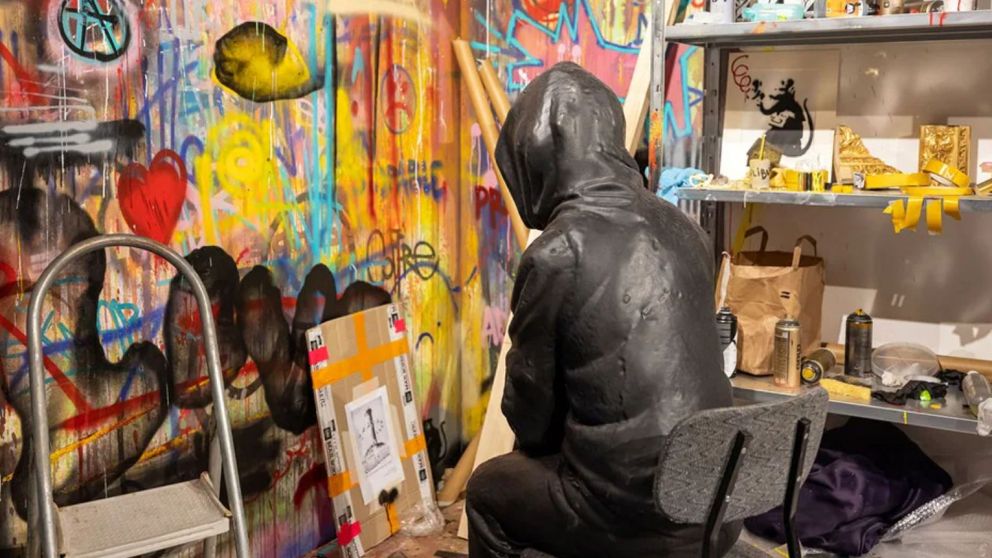 Banksy quedó sin voz ni cara para pelear por sus obras