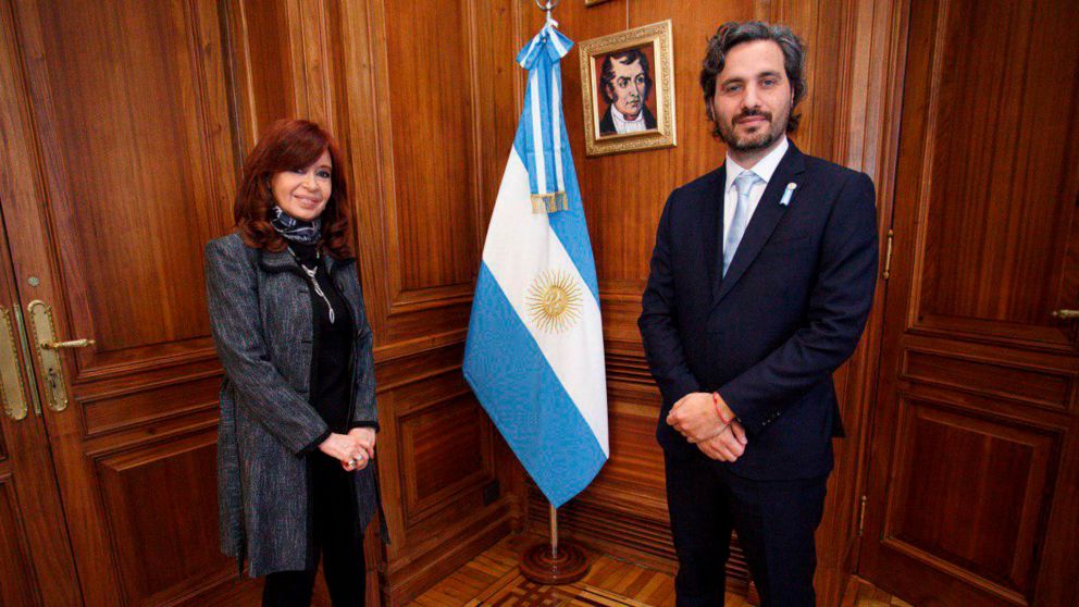 Otros tiempos: en junio de 2020, Cafiero dio su primer informe ante el Senado y fue recibido por Cristina en su despacho