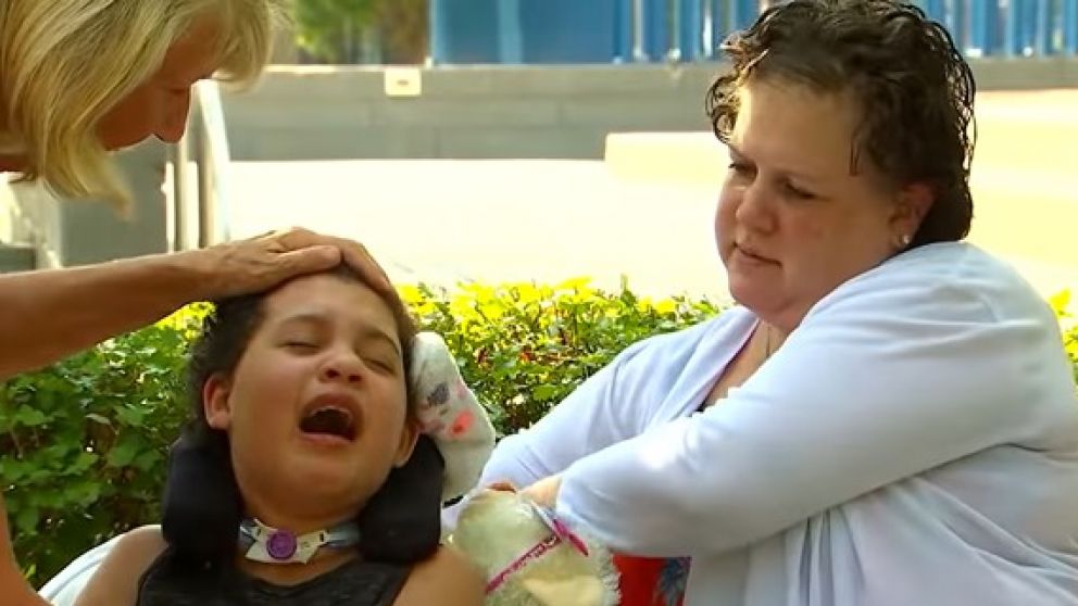 Avella Bauer perdió la visión y sufre una parálisis total