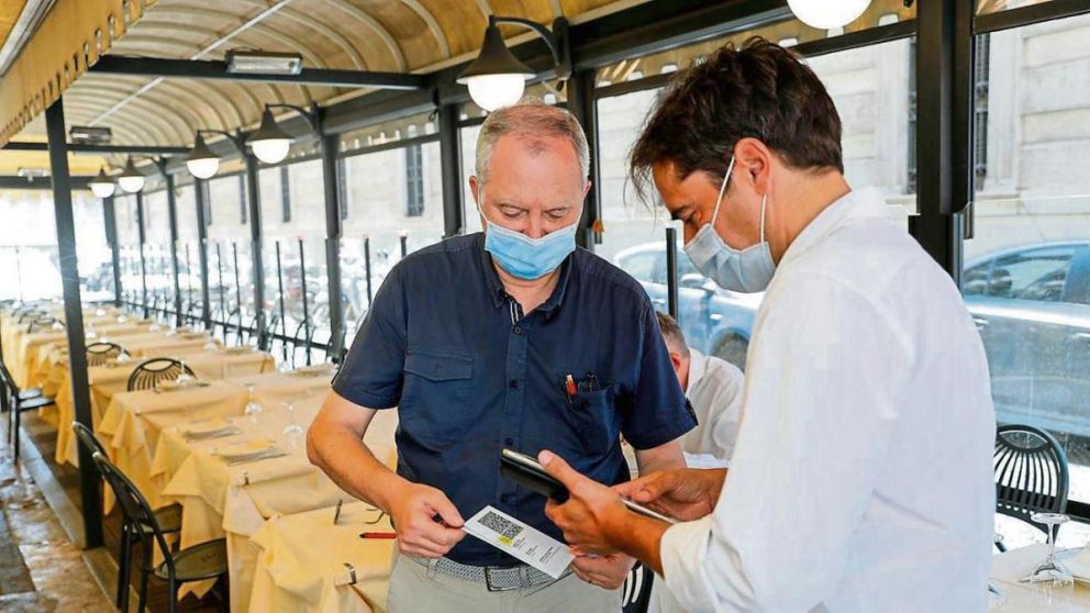 Cualquier trabajador que no presente un certificado de salud válido será suspendido sin goce de sueldo