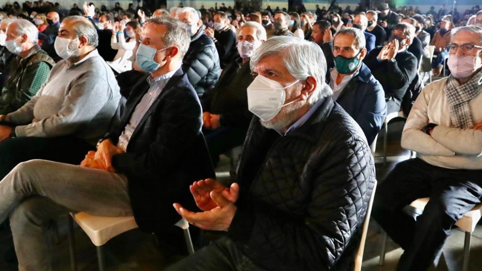 El líder de los Camioneros durante el acto de cierre de campaña del FdT