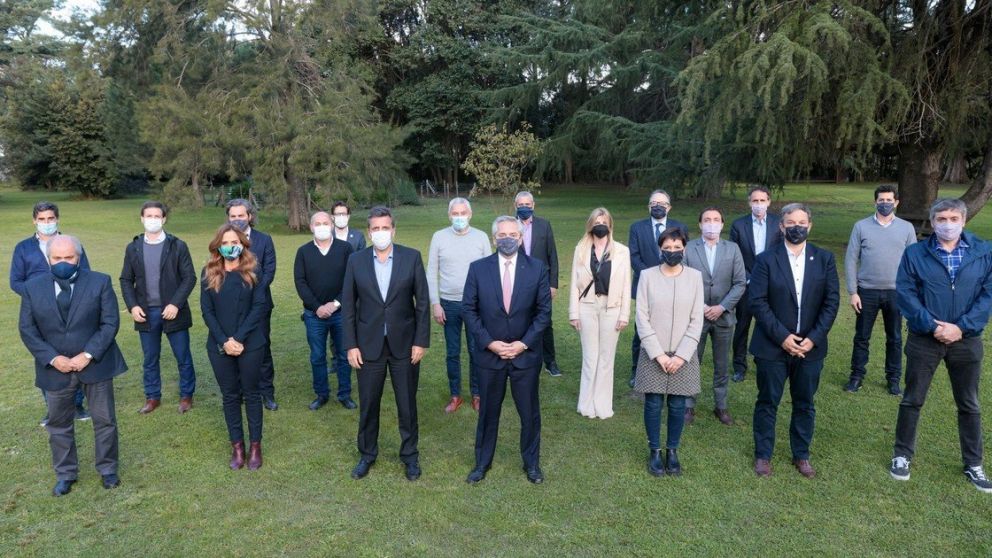 Alberto se reunió con intendentes de la Tercera para reformular la campaña