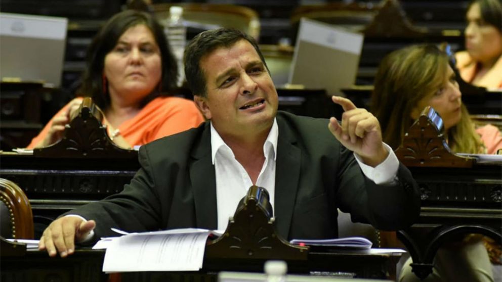 El oficialismo presentó un proyecto en Diputados para subir los salarios por decreto