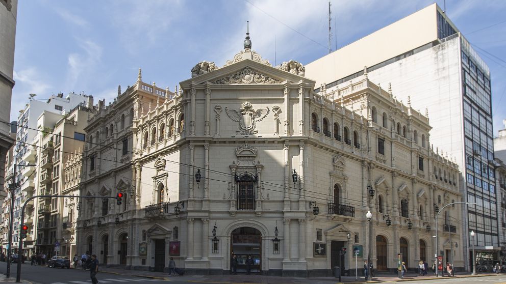Aniversario de la UBA y del Cervantes: obras y charlas en un doble festejo