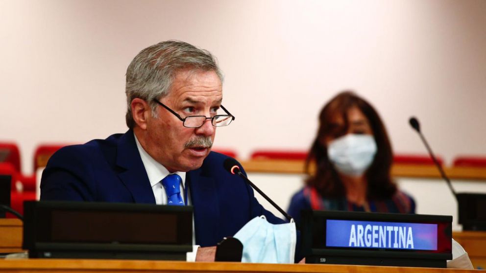 Solá viajará a México