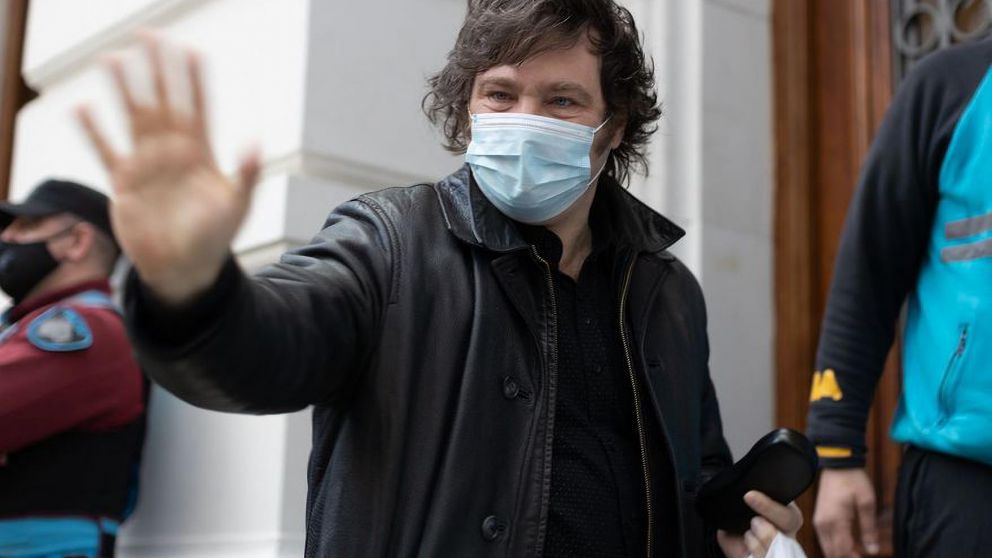 Los comentarios de Milei luego de votar fueron cuestionados por estar cerca de romper la veda electoral