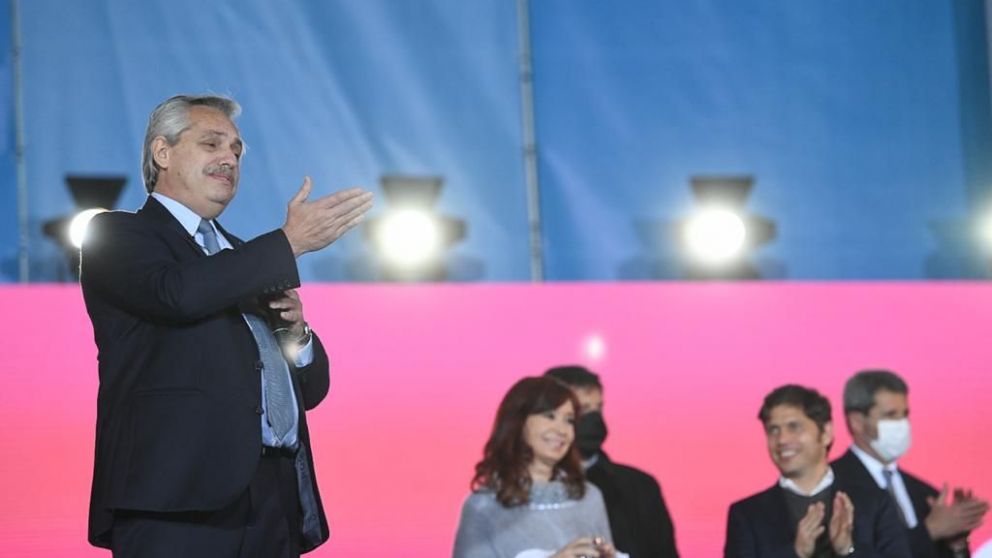 Alberto Fern�ndez y Cristina Kirchner destacaron el "gen peronista" en el cierre de la campa�a