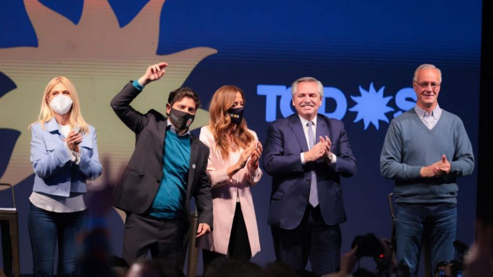 En el cierre de campa�a del Frente de Todos, Alberto inst� a votar el domingo "a favor del pueblo"