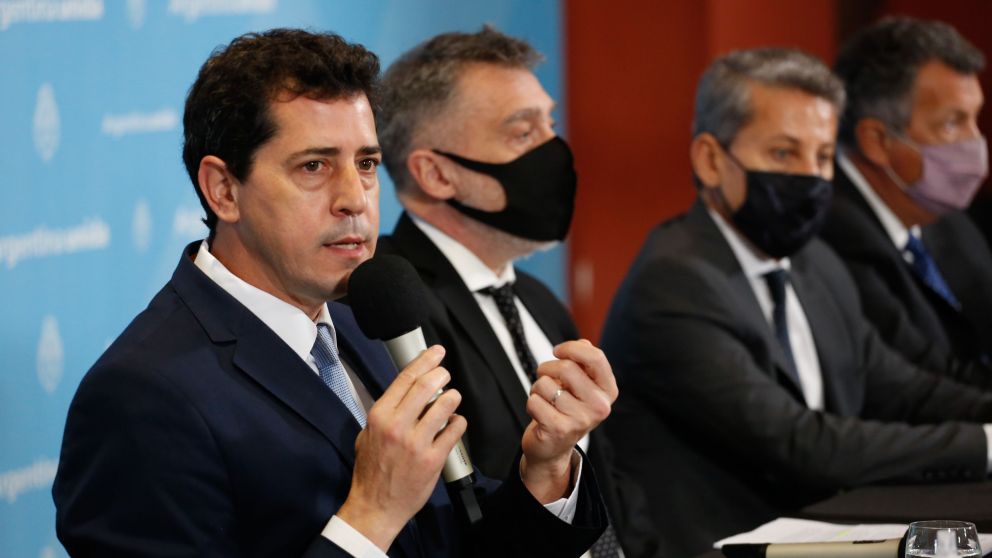Eduardo "Wado" De Pedro encabezó el encuentro en el Salón de los Pueblos Originarios de la Casa Rosada