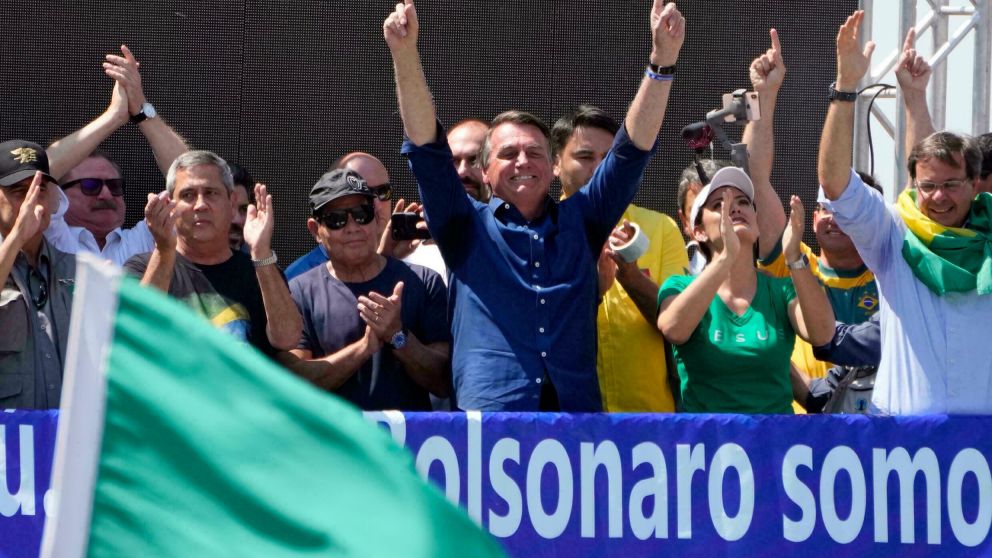 "A partir de hoy comienza a escribirse una nueva historia" dijo el presidente brasileño a sus seguidores