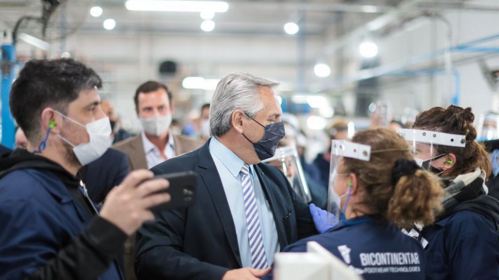 Alberto Fern�ndez recorri� la ex planta de Paquet� en su reapertura