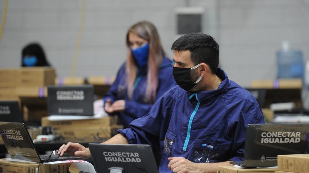 Se proyecta que para 2022 se superarán las 750.000 computadoras en manos de los alumnos secundario