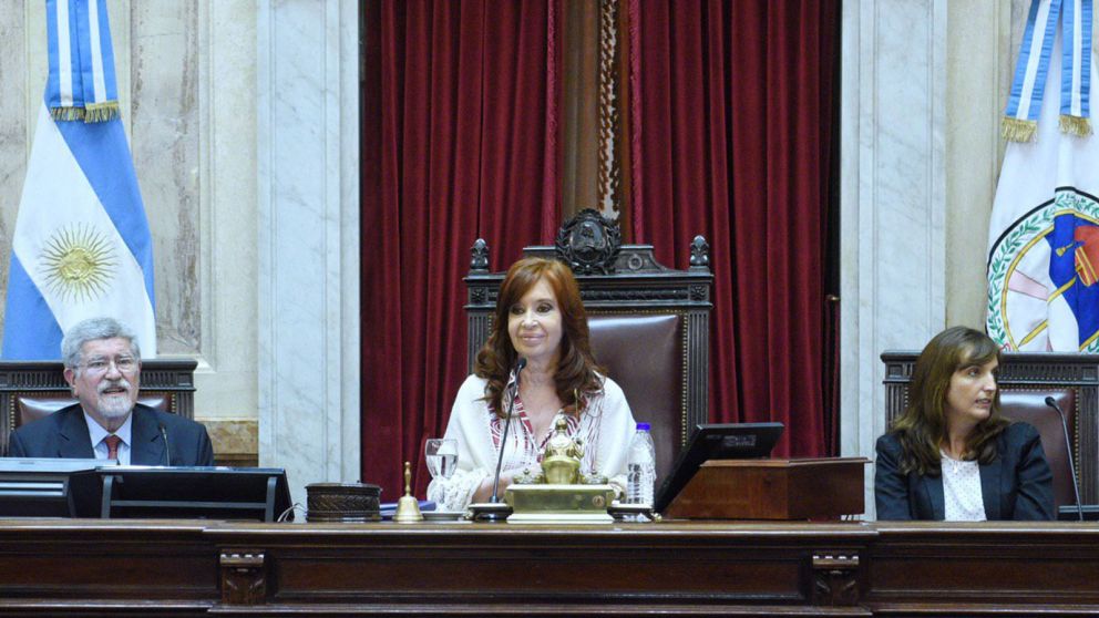 El oficialismo sigue de cerca las tendencias en las 8 provincias que renuevan sus tres senadores