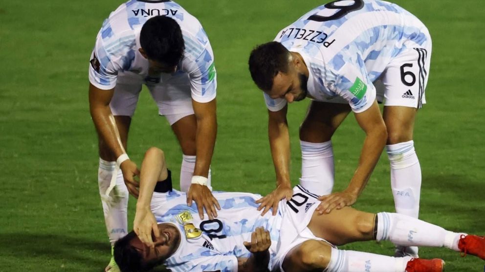 Temor en el PSG ante la posible lesión de Messi tras la patada de Martínez
