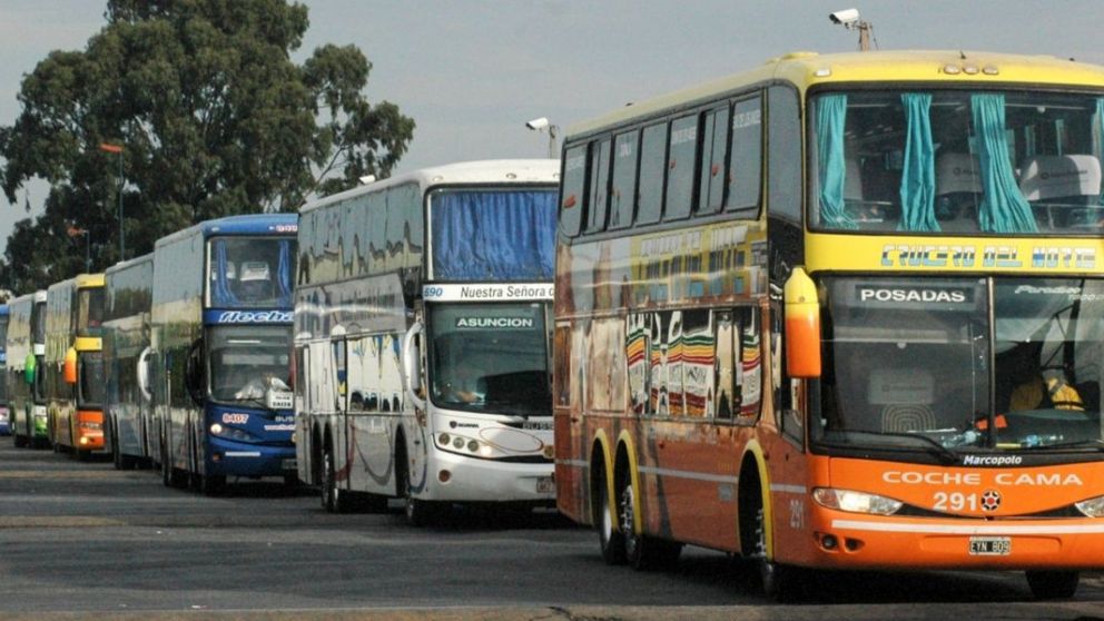 Paro de colectivos larga distancia: la crisis del transporte en pandemia y otra medida de fuerza anunciada por la UTA