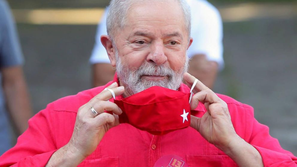 "¿Cree que Internet no necesita regulación? ¿Una regulación que no sea censura, sino que nos permita dirigir internet más para lo bueno que para lo malo?"