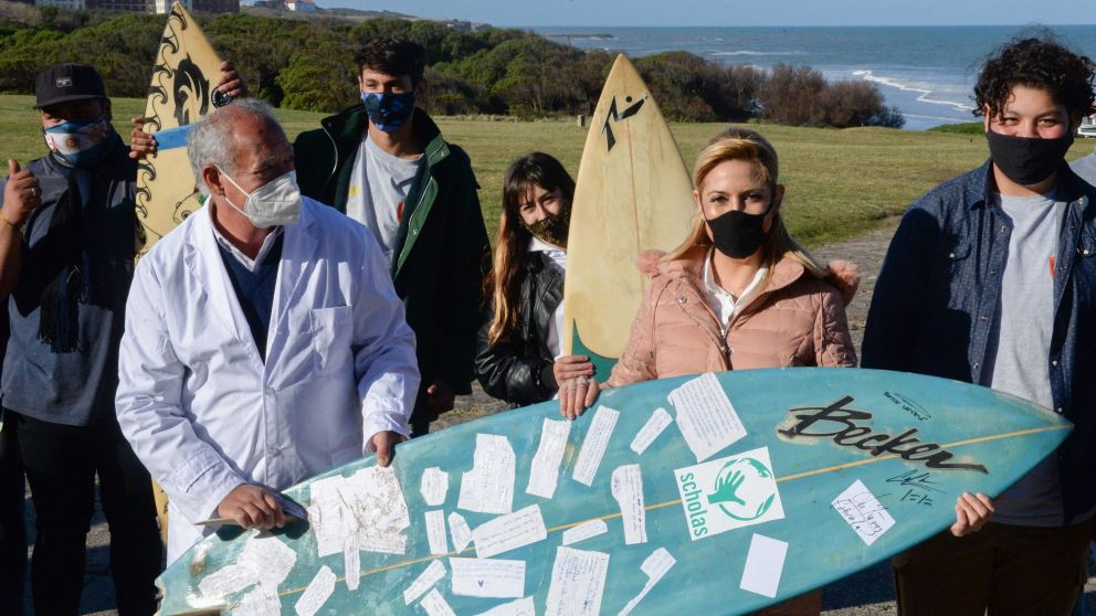 Fabiola Yañez y Scholas Ocurrentes inauguran un espacio para la inclusión de los jóvenes, a través del surf, el juego y el arte
