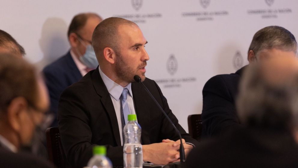 El jefe del Palacio de Hacienda brindó una presentación en el Parlamento