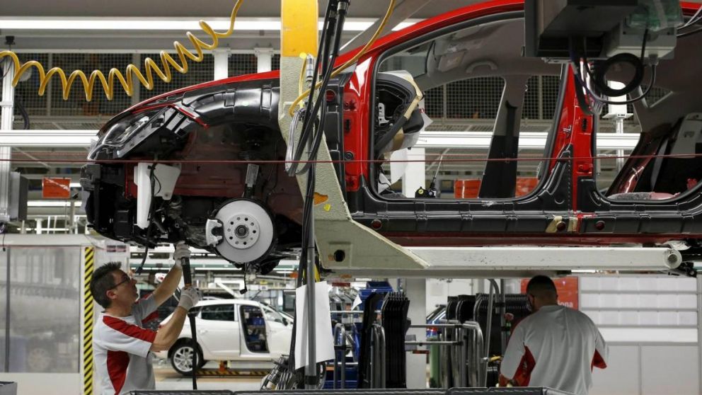 La crisis de producción industrial de semiconductores a nivel mundial tiene a uno de sus mayores damnificados en la industria de la automoción