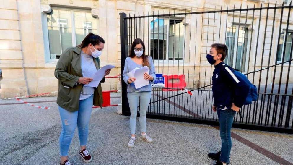 Los alumnos mayores de 12 años que no estén vacunados podrán participar en salidas escolares e incluso ir a piscinas y bibliotecas