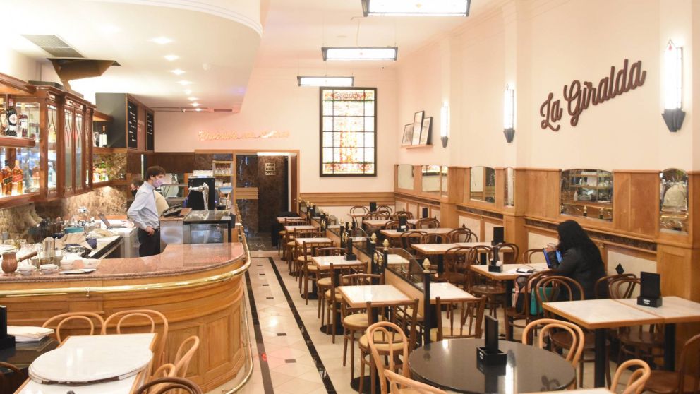 La Giralda vuelve a abrir sus puertas en la avenida Corrientes